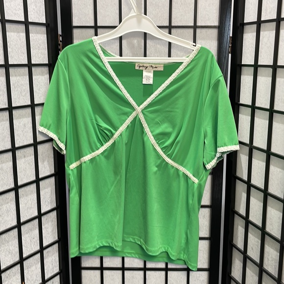 Green & White Short Sleeve Top by Cydney Mar, SZ XL - Picture 3 of 5